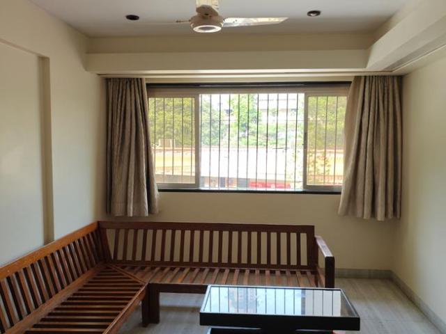 2 BHK Apartment in Dadar West for rent Mumbai. The reference number is 18963881