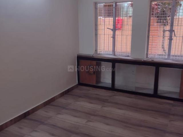2 BHK Apartment in Dhakuria for rent Kolkata. The reference number is 7994228