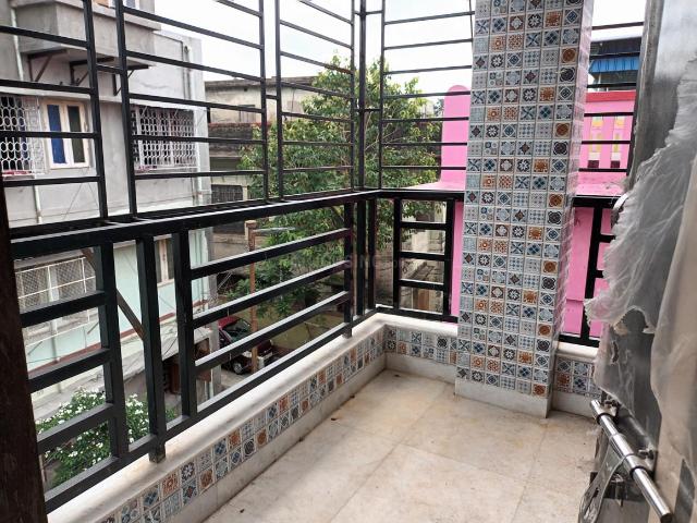 2 BHK Apartment in Dhakuria for rent Kolkata. The reference number is 20466827