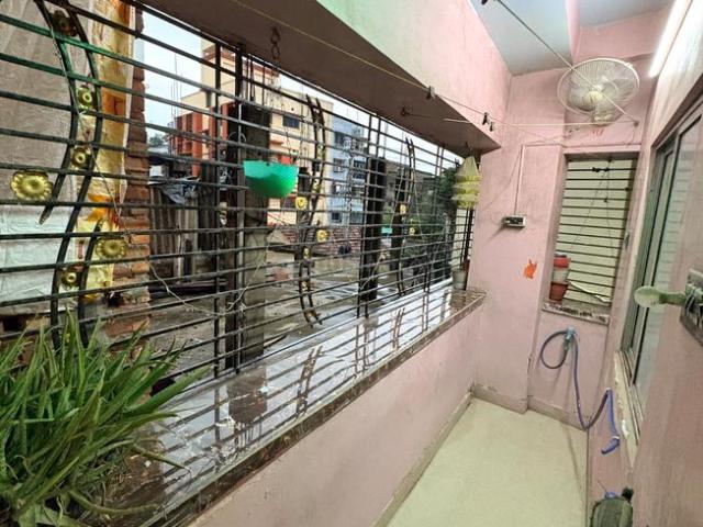 2 BHK Apartment in Dhakuria for rent Kolkata. The reference number is 20472618