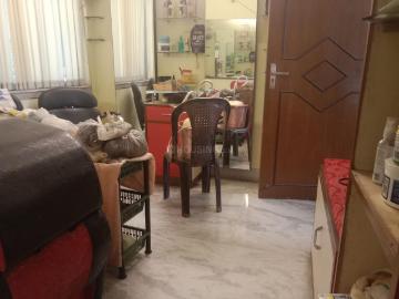 2 BHK Apartment in Dhakuria for resale Kolkata. The reference number is 20253428