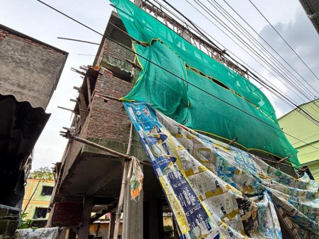 2 BHK Apartment in Dhakuria for resale Kolkata. The reference number is 21113593