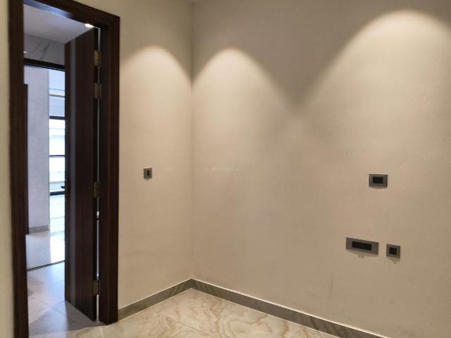 2 BHK Apartment in DLF Phase 4 for rent Gurgaon. The reference number is 20778641