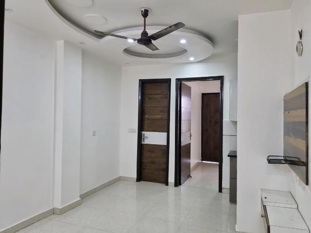 2 BHK Apartment in Dwarka Mor for rent New Delhi. The reference number is 21247861