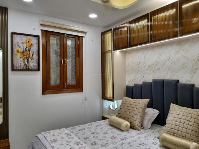 2 BHK Apartment in Dwarka Mor for resale New Delhi. The reference number is 21062352