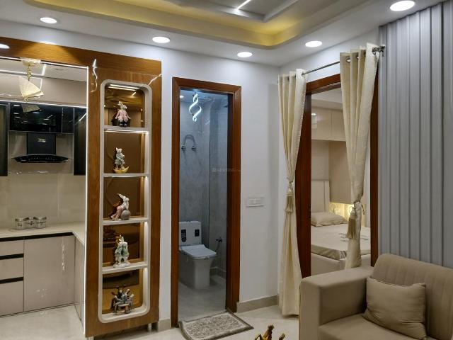 2 BHK Apartment in Dwarka Mor for resale New Delhi. The reference number is 21215247