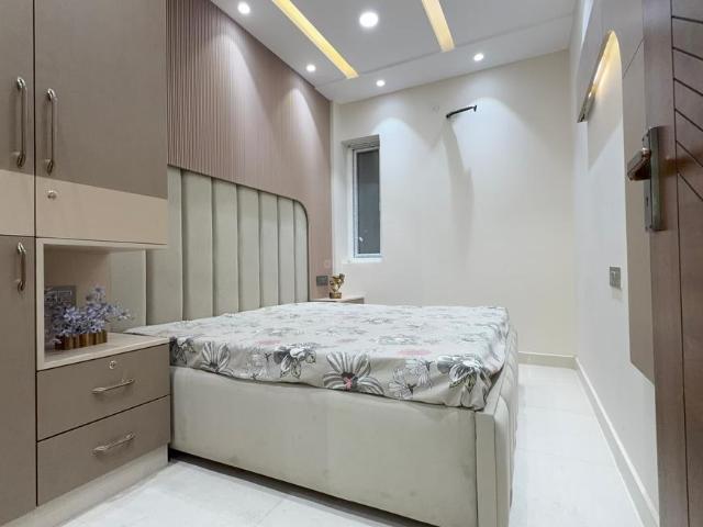 2 BHK Apartment in Dwarka Mor for resale New Delhi. The reference number is 21308072