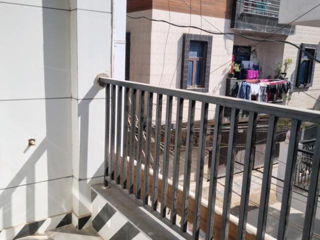 2 BHK Apartment in Dwarka Mor for resale New Delhi. The reference number is 21339330