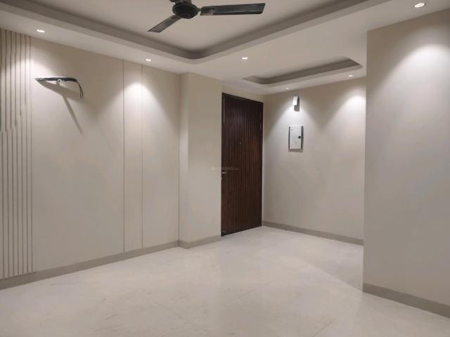 2 BHK Apartment in Freedom Fighters Enclave for resale New Delhi. The reference number is 19507094
