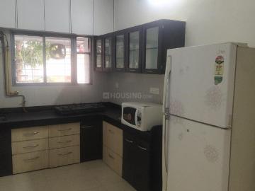 2 BHK Apartment in Kothrud for rent Pune. The reference number is 18695049