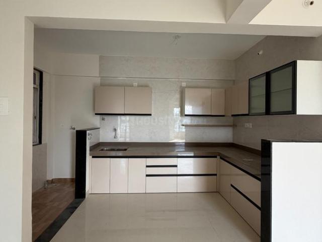 2 BHK Apartment in Kothrud for rent Pune. The reference number is 21343007