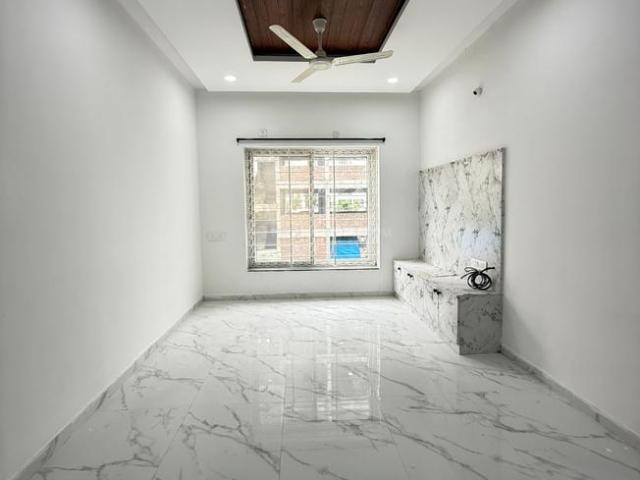 2 BHK Apartment in Kondapur for rent Hyderabad. The reference number is 21039727