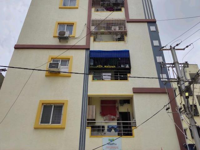 2 BHK Apartment in Kondapur for resale Hyderabad. The reference number is 20915727