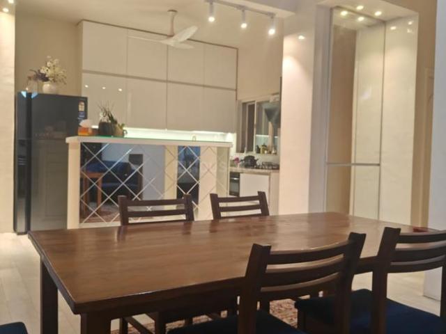 2 BHK Apartment in Koregaon Park for resale Pune. The reference number is 18624003