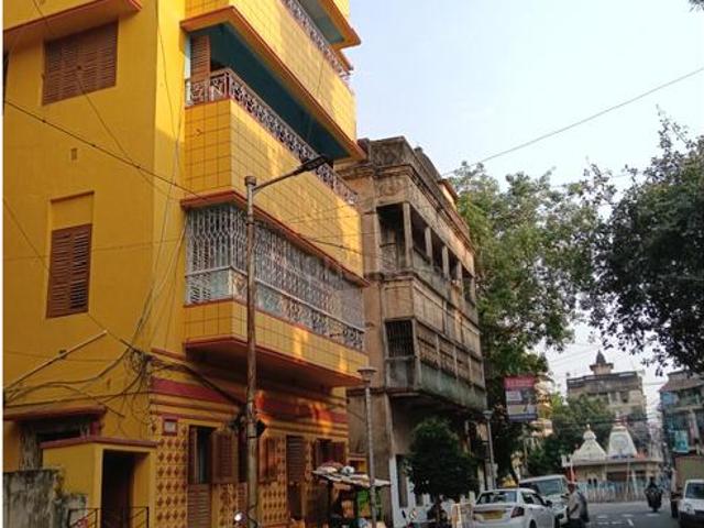 2 BHK Apartment in Kalighat for resale Kolkata. The reference number is 20047769