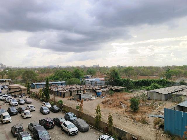2 BHK Apartment in Kalyan West for resale Kalyan. The reference number is 19788065