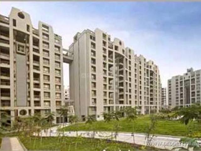 2 BHK Apartment in Kalyani Nagar for resale Pune. The reference number is 20550962