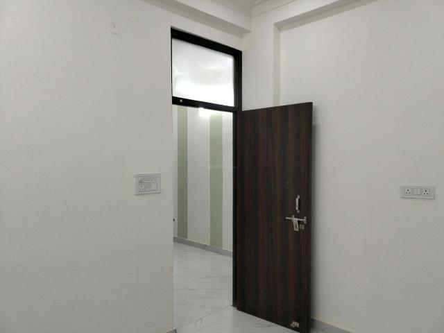 2 BHK Apartment in Kambakshpur for resale Noida. The reference number is 20164420