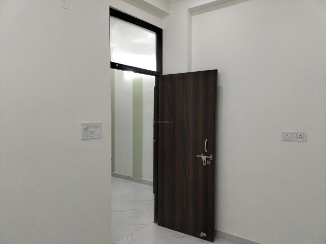 2 BHK Apartment in Kambakshpur for resale Noida. The reference number is 20164531