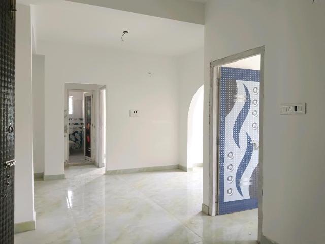 2 BHK Apartment in Kamdahari for resale Kolkata. The reference number is 18948607