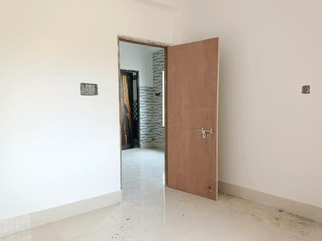 2 BHK Apartment in Kamdahari for resale Kolkata. The reference number is 19968905