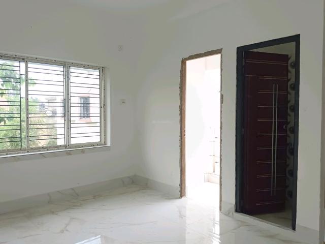 2 BHK Apartment in Kamdahari for resale Kolkata. The reference number is 20427927