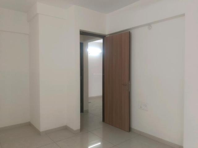 2 BHK Apartment in Kandivali East for rent Mumbai. The reference number is 19456170