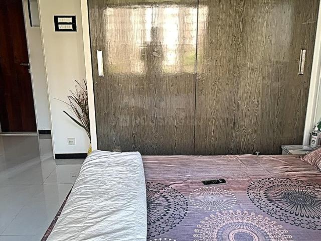 2 BHK Apartment in Kandivali East for rent Mumbai. The reference number is 19770853