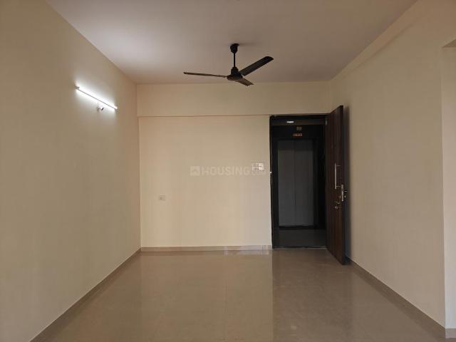 2 BHK Apartment in Kandivali East for rent Mumbai. The reference number is 20213201