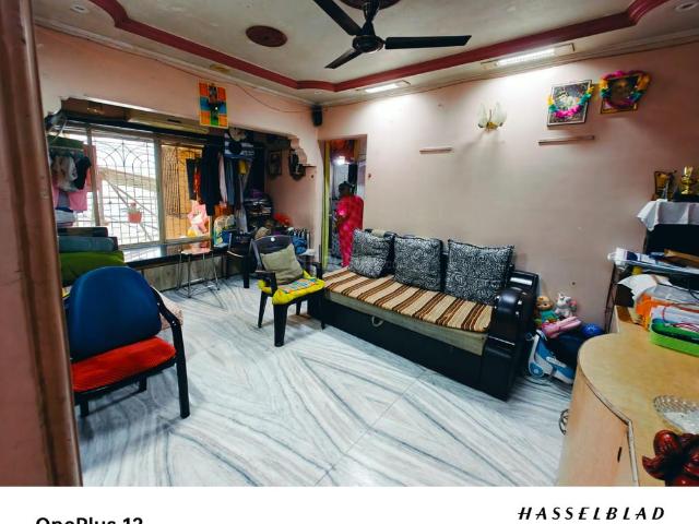2 BHK Apartment in Kandivali East for rent Mumbai. The reference number is 20877107