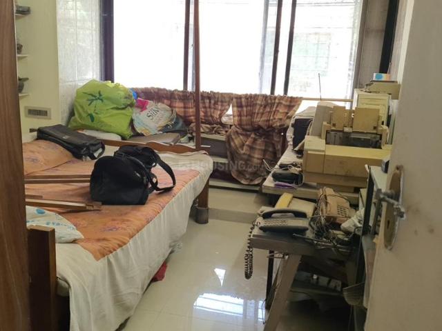 2 BHK Apartment in Kandivali East for rent Mumbai. The reference number is 21000155
