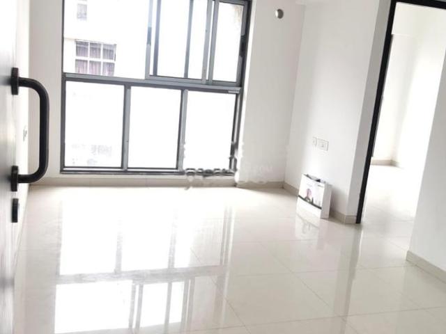 2 BHK Apartment in Kandivali East for rent Mumbai. The reference number is 21041378