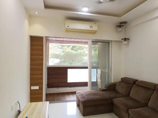 2 BHK Apartment in Kandivali East for rent Mumbai. The reference number is 21053875