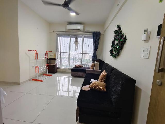2 BHK Apartment in Kandivali East for rent Mumbai. The reference number is 21074890