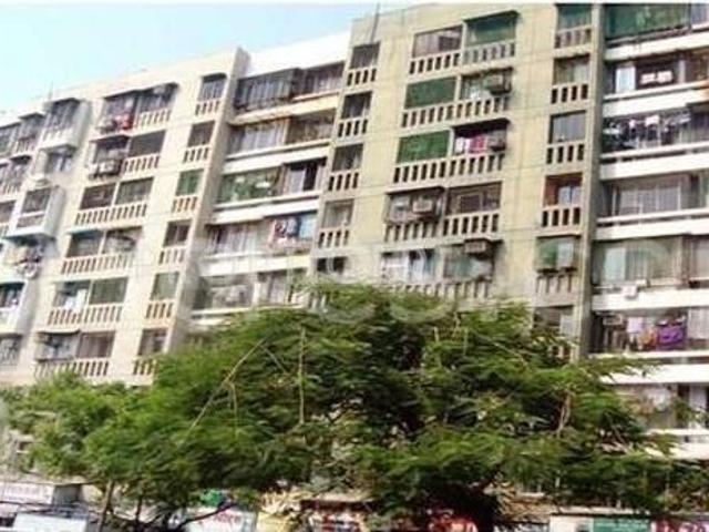2 BHK Apartment in Kandivali East for rent Mumbai. The reference number is 8226126