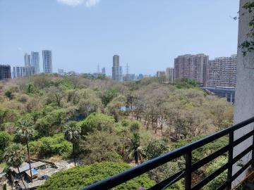 2 BHK Apartment in Kandivali East for resale Mumbai. The reference number is 14804849