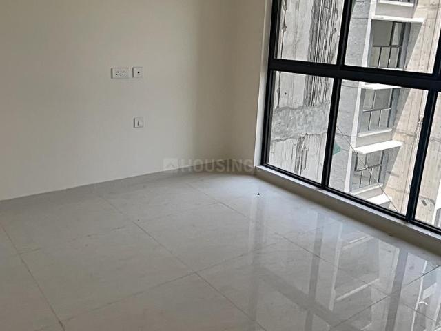 2 BHK Apartment in Kandivali East for resale Mumbai. The reference number is 19972571