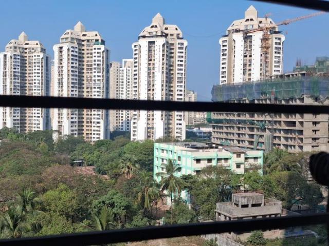 2 BHK Apartment in Kandivali East for resale Mumbai. The reference number is 19308455