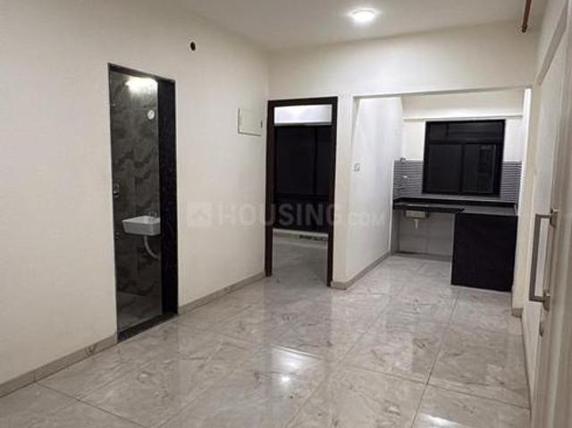 2 BHK Apartment in Kandivali East for resale Mumbai. The reference number is 19341246
