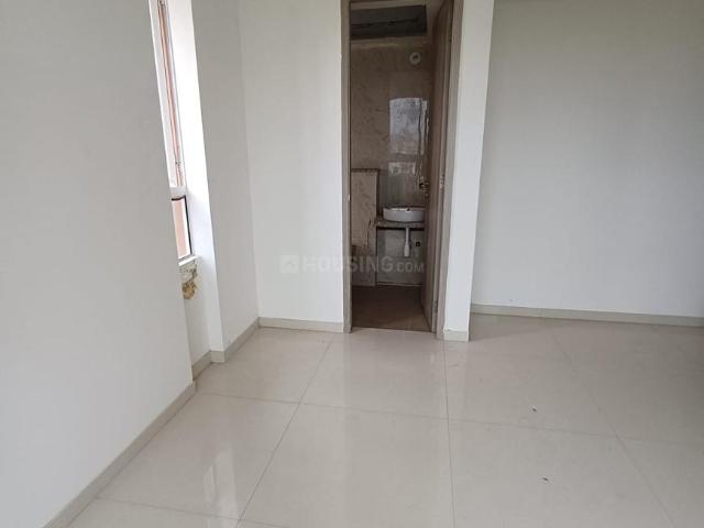 2 BHK Apartment in Kandivali East for resale Mumbai. The reference number is 20405890