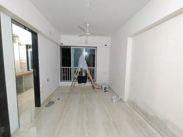 2 BHK Apartment in Kandivali East for resale Mumbai. The reference number is 20568236