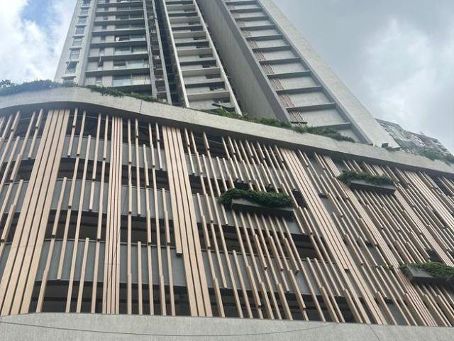 2 BHK Apartment in Kandivali East for resale Mumbai. The reference number is 20587278