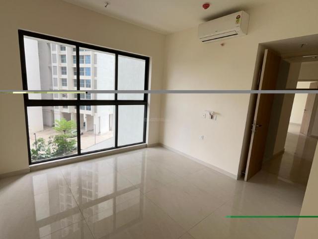 2 BHK Apartment in Kandivali East for resale Mumbai. The reference number is 20605964
