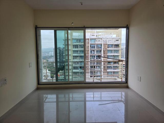 2 BHK Apartment in Kandivali East for resale Mumbai. The reference number is 20678273