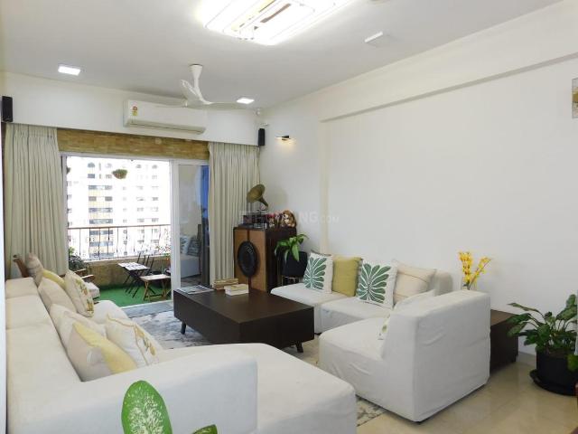 2 BHK Apartment in Kandivali East for resale Mumbai. The reference number is 20690550