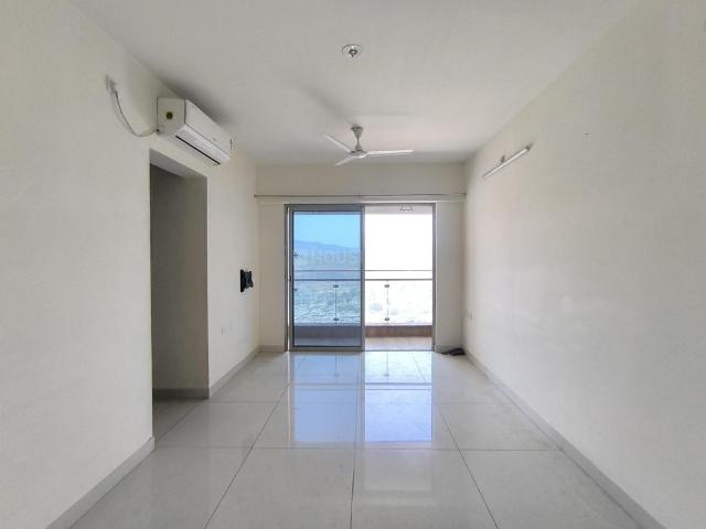 2 BHK Apartment in Kandivali East for resale Mumbai. The reference number is 20758656
