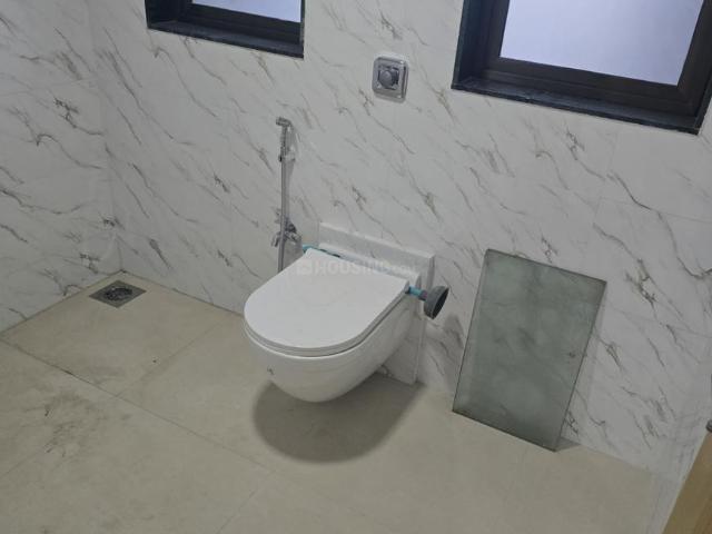 2 BHK Apartment in Kandivali East for resale Mumbai. The reference number is 20941310