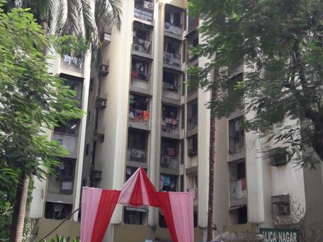 2 BHK Apartment in Kandivali East for resale Mumbai. The reference number is 20997935