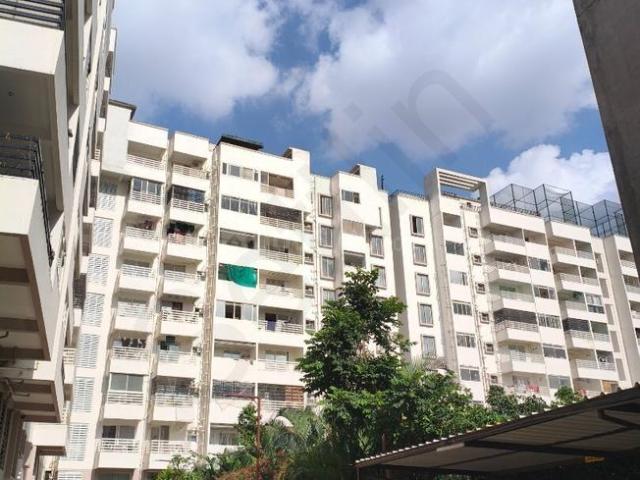 2 BHK Apartment in Kandivali East for resale Mumbai. The reference number is 20062414