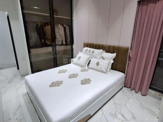 2 BHK Apartment in Kandivali East for resale Mumbai. The reference number is 20334840
